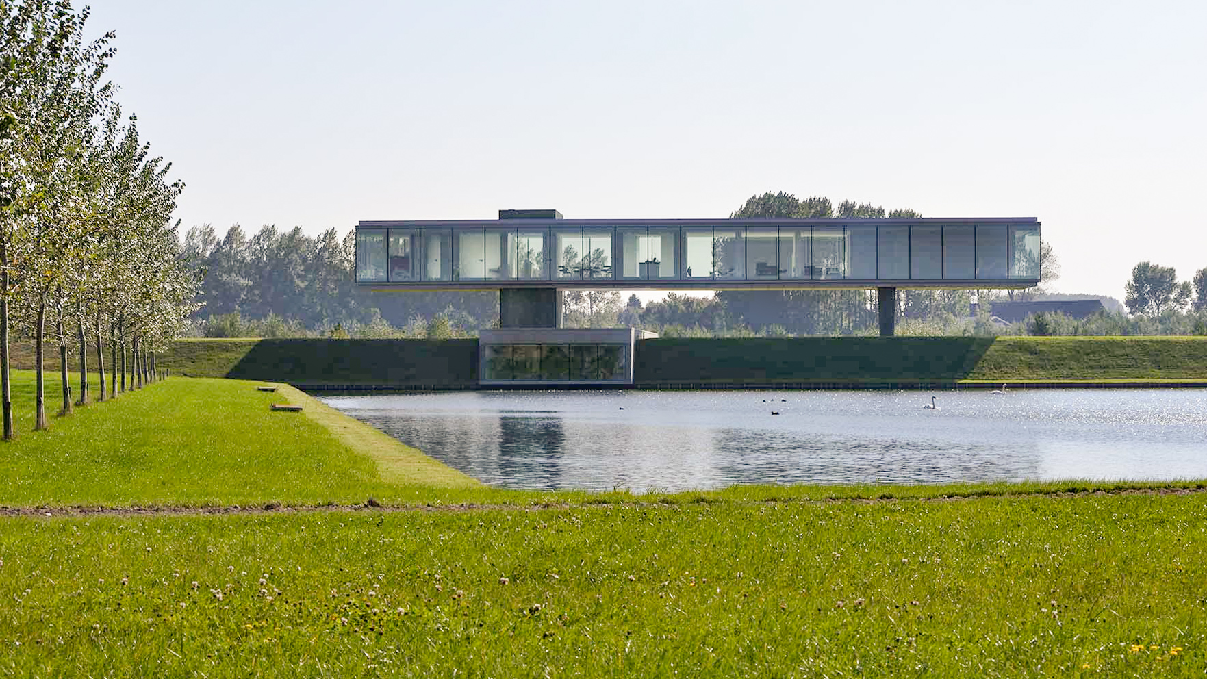 Villa aanzicht zwanen
