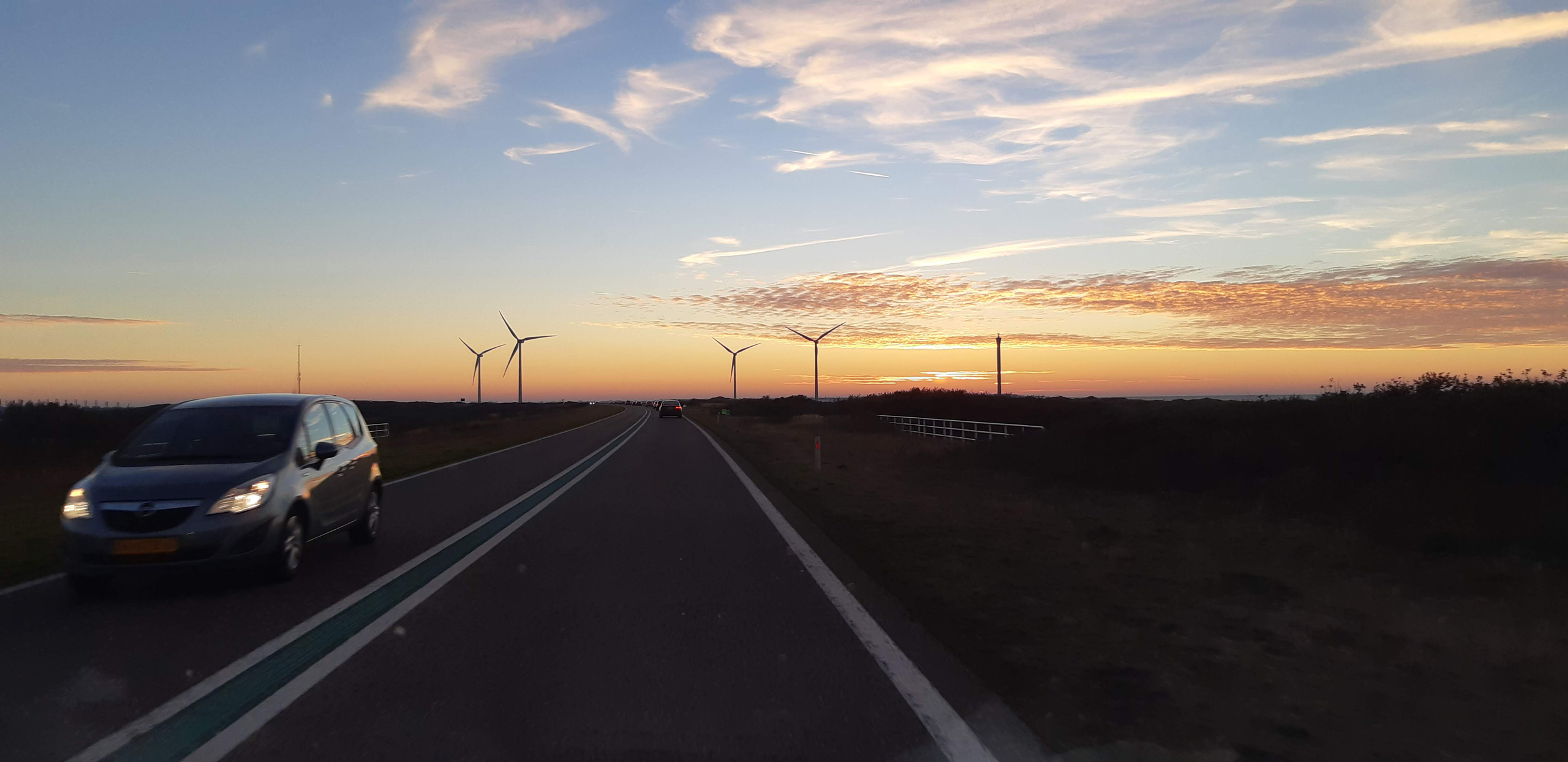 Windturbines vanaf de weg