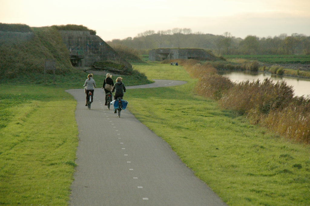 Foto fietsers bunkers