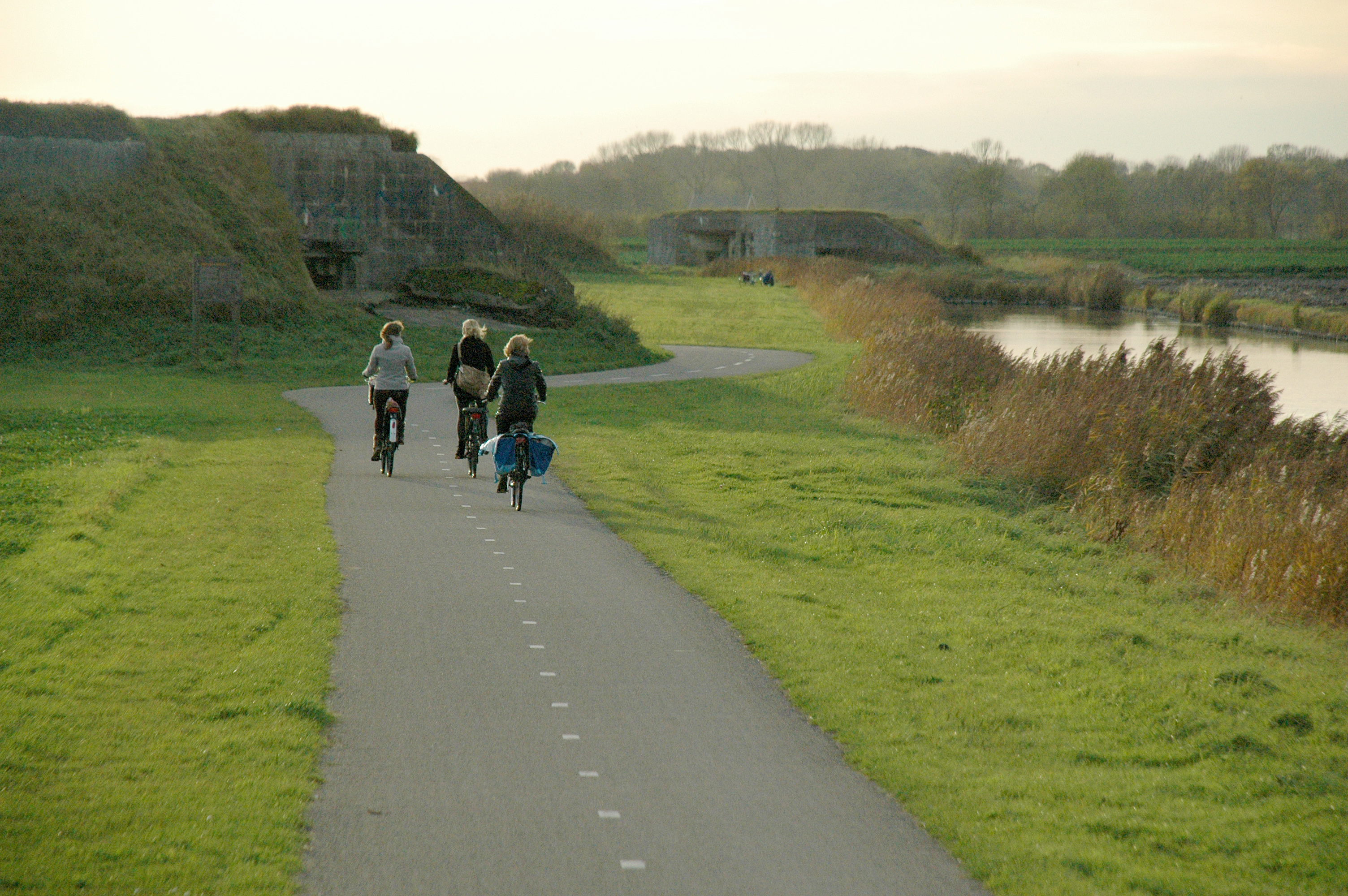 Foto fietsers bunkers