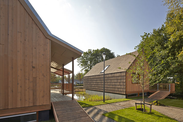 Tussen woningen